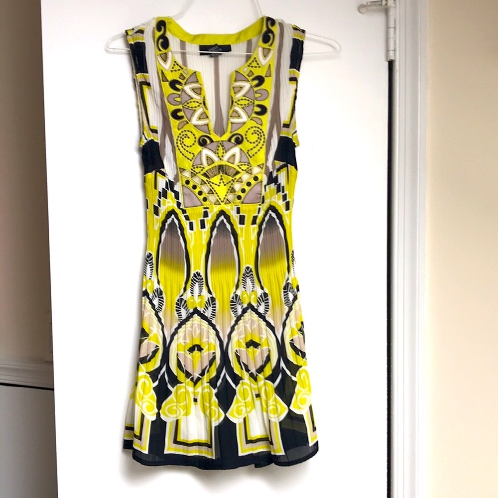 Alfani bright yellow/black/white summer unique Aztec style motif tunic. Sz 2.
